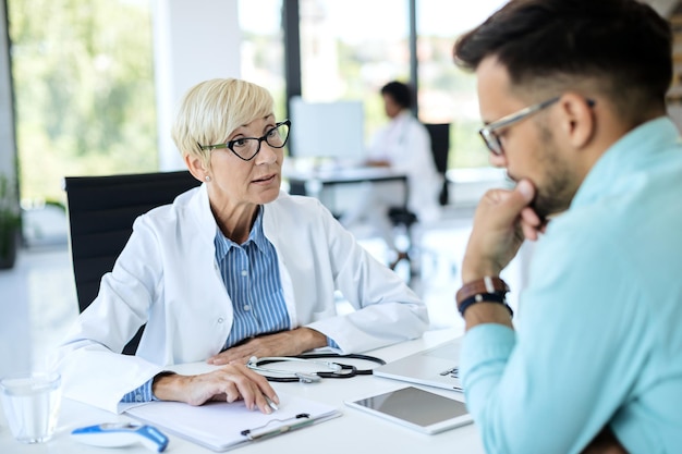 Clinica Lotus Năvodari - consultație într-un cabinet medical modern