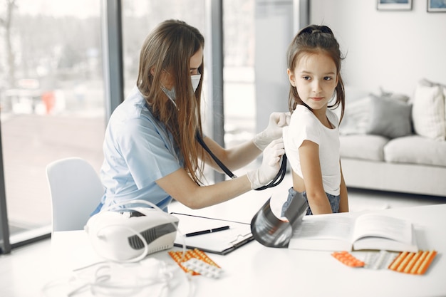 Pedodontie în Năvodari - consultație la Clinica Lotus